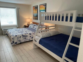 Heated Pool, Bunk Beds, King Bed, Huge TV, Marina, Tiki Bar